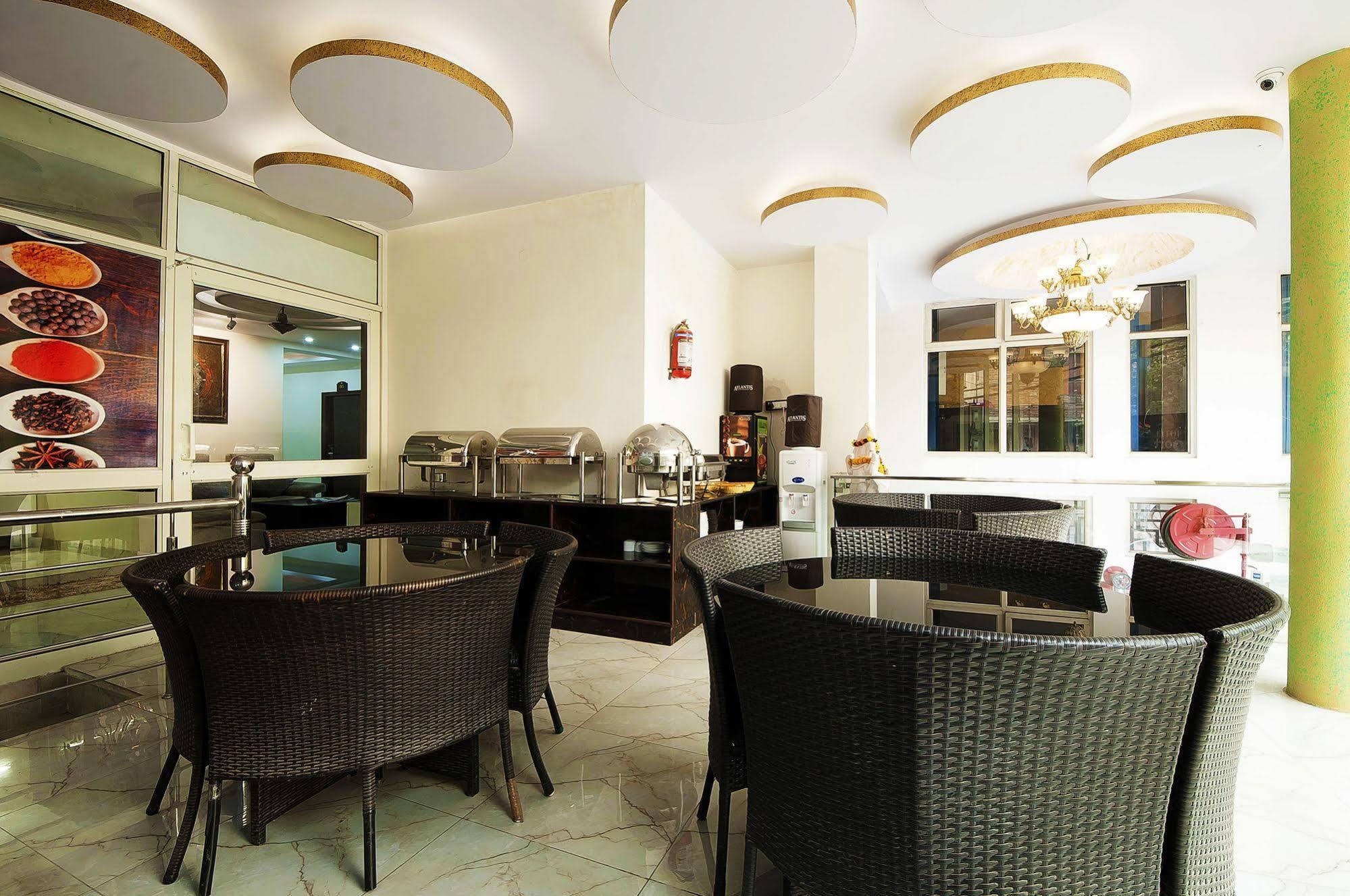 Hotel Airport Inn Nueva Delhi Exterior foto